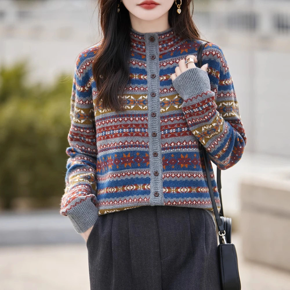 批发2025年秋冬新款浣熊绒七针加厚半高领针织开衫提花百搭女