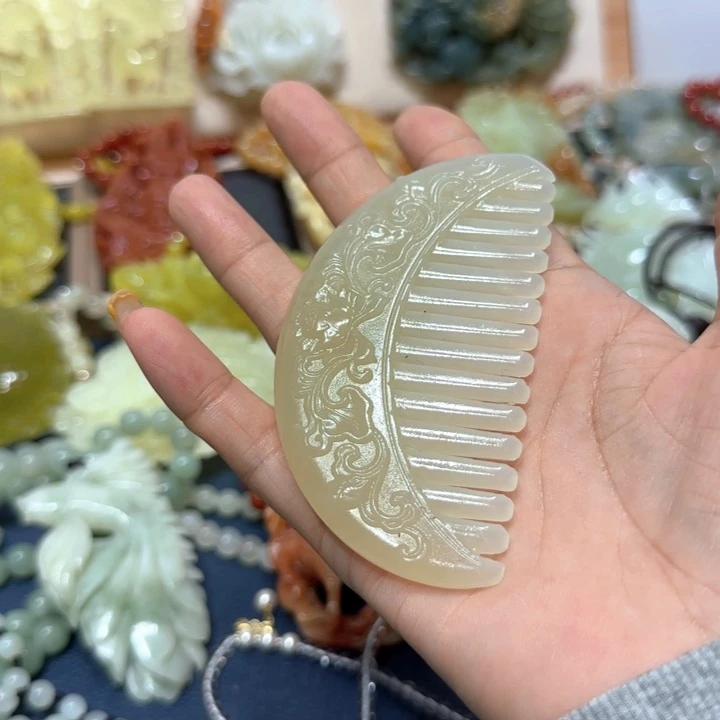 未镶嵌蛇纹石玉吊坠