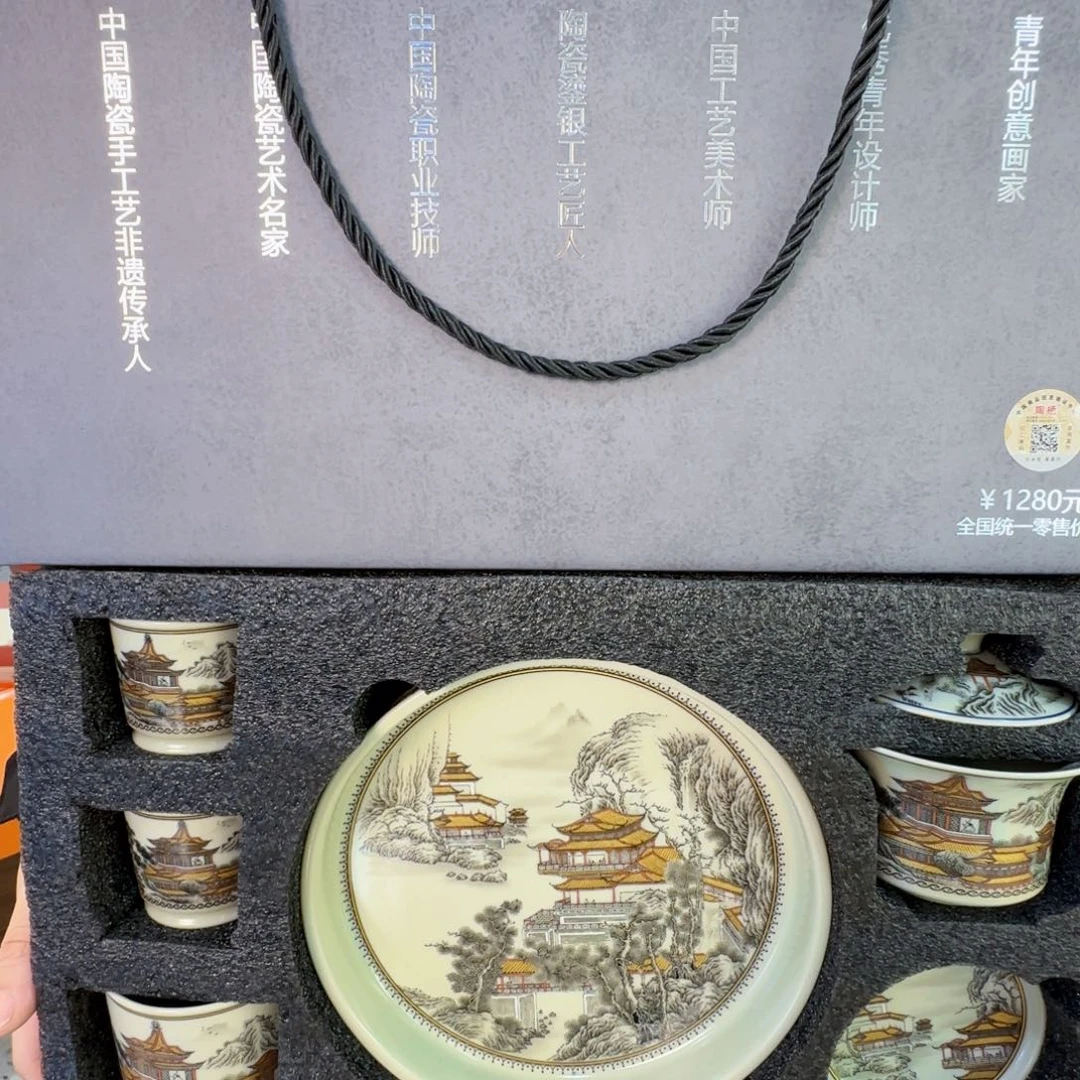 当代艺术家辞典等多种