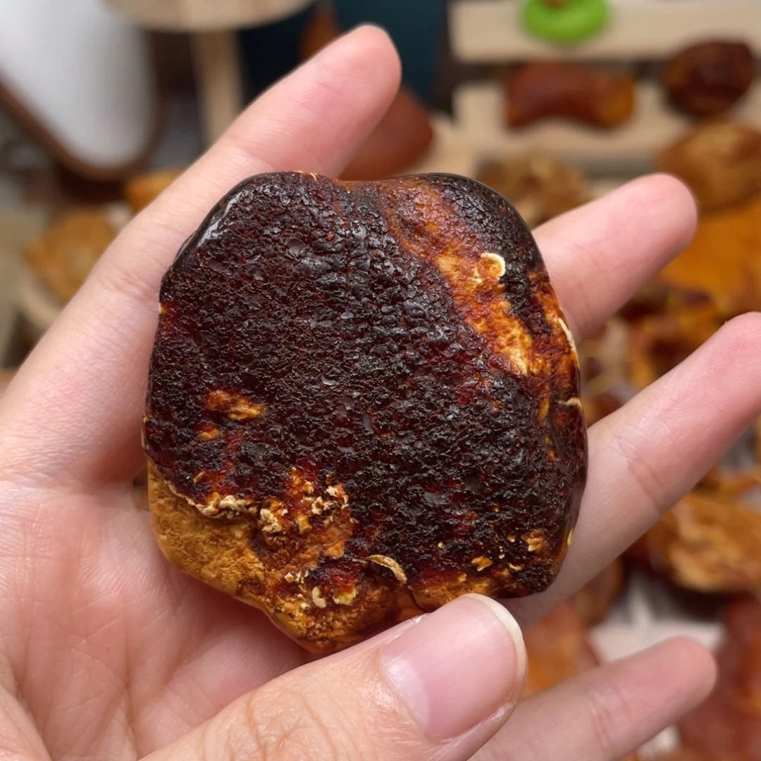 未镶嵌琥珀珠宝奇石