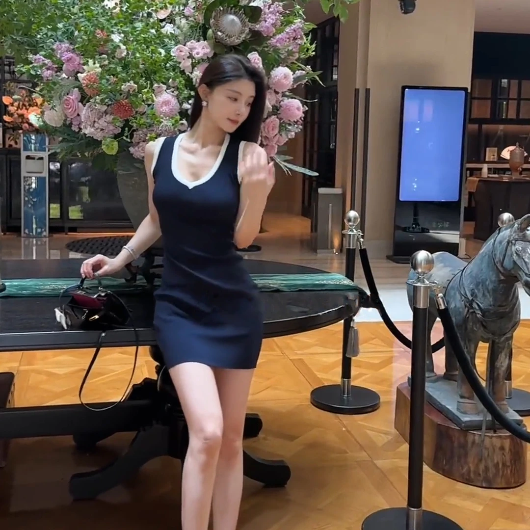 纯欲风性感撞色拼接V领连衣裙女夏季新款高级感显瘦气质包臀短裙