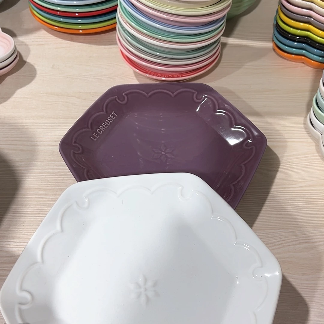 陶瓷++雪花浮雕六边形pan 纯白色 无花果色