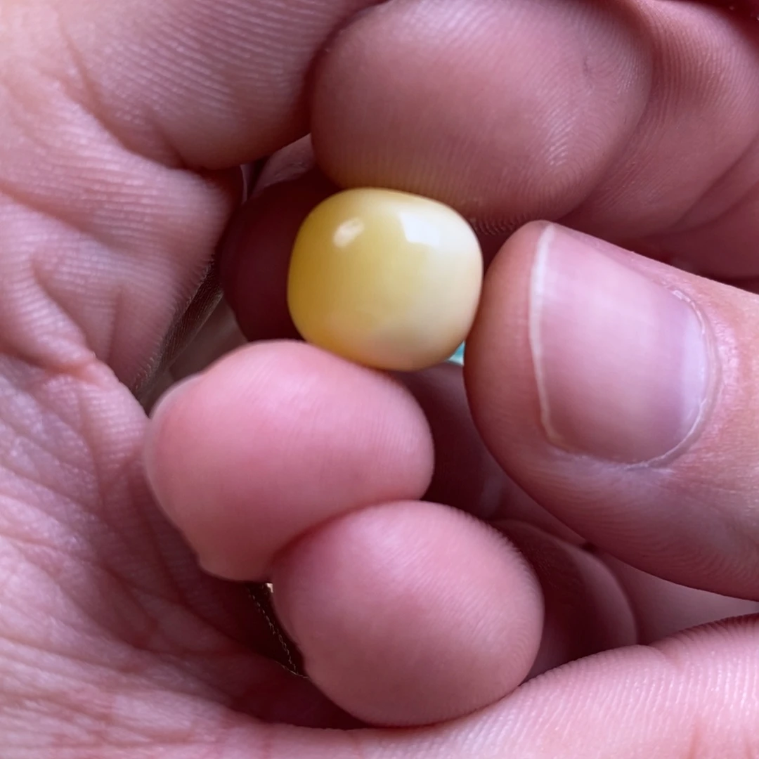 挽****蜜蜡未镶嵌裸石配饰