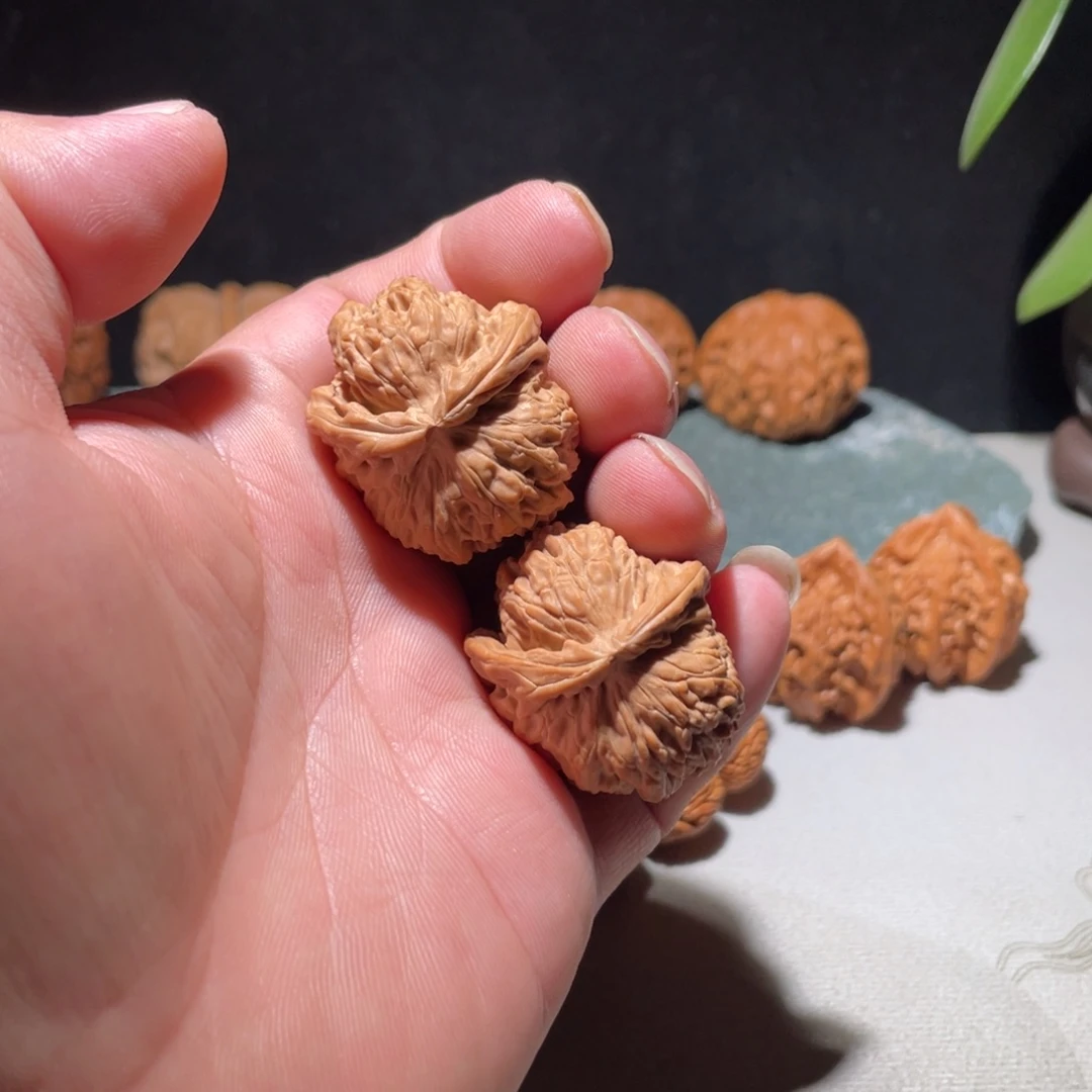 文玩核桃吊坠顺风耳