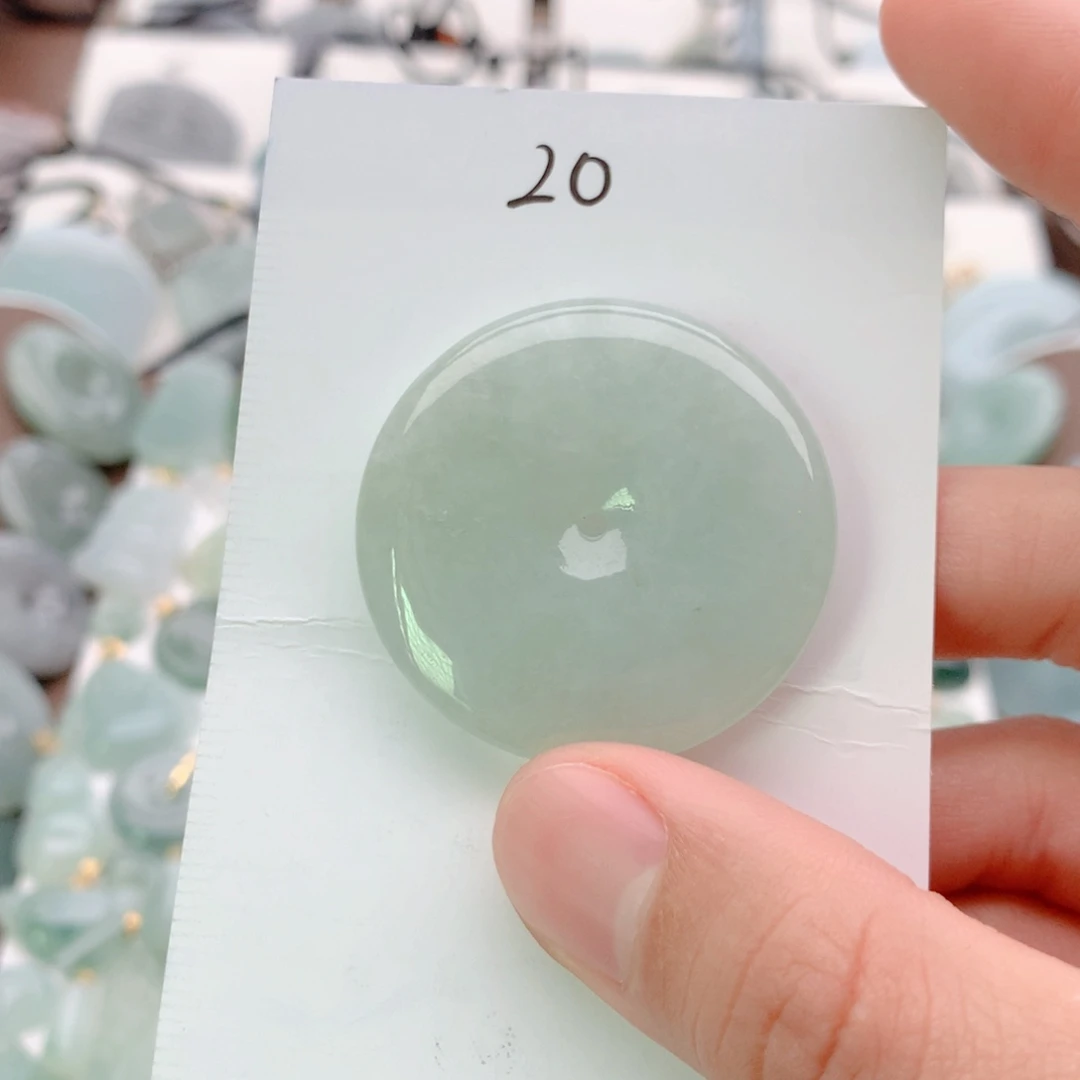 横***王翡翠未镶嵌颈饰吊坠