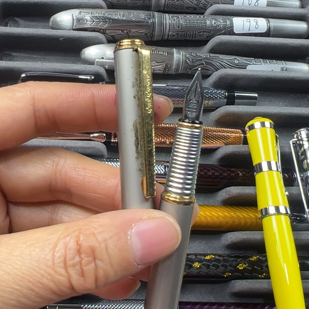 便携式贵冠610浅金色笔身有库存痕迹