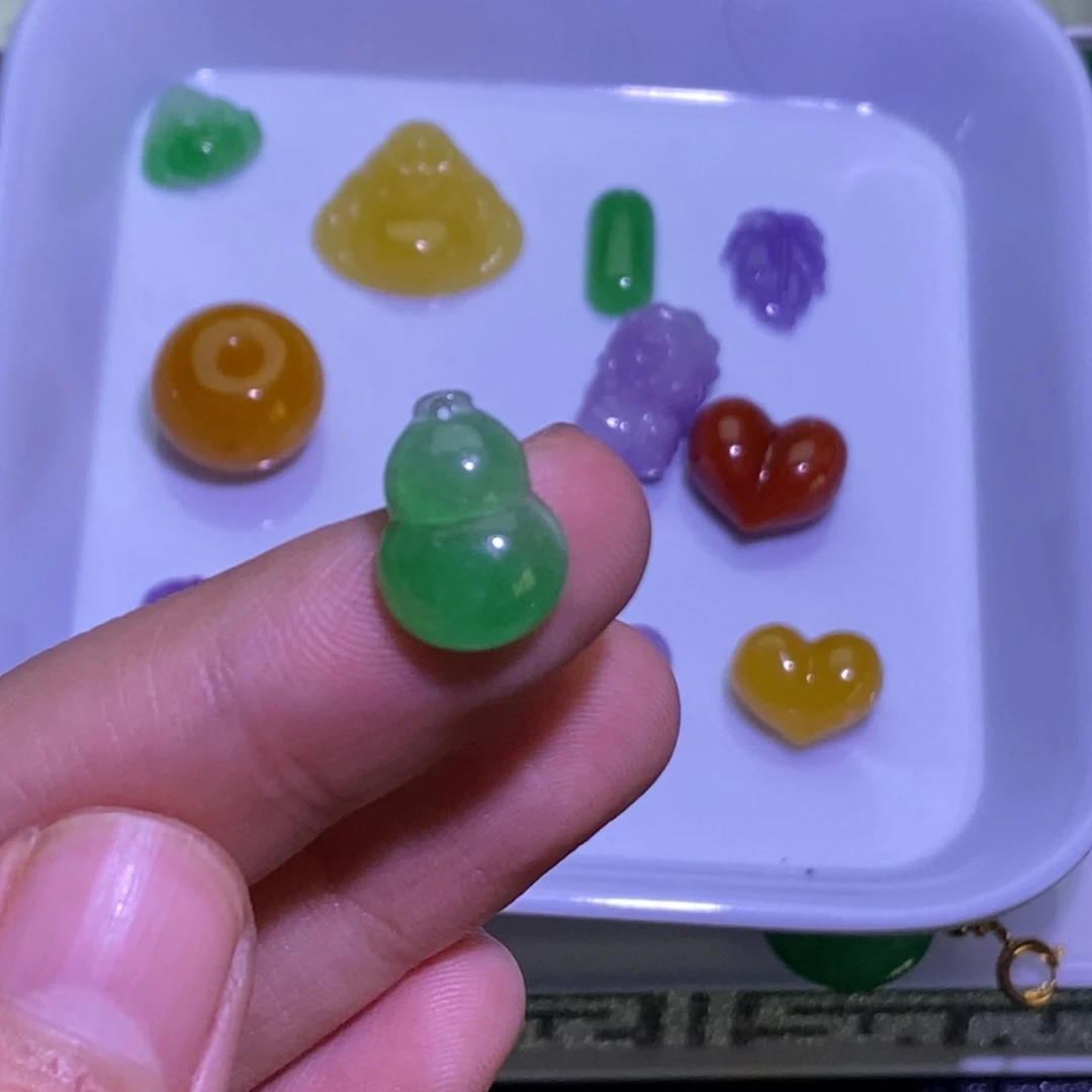 颈饰未镶嵌翡翠白*吊坠