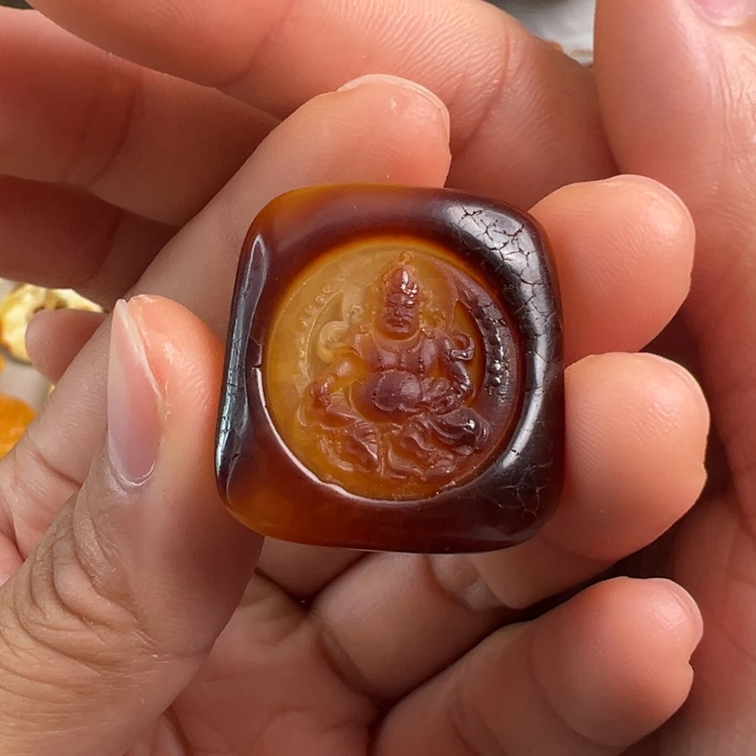 蜜蜡未镶嵌裸石微瑕