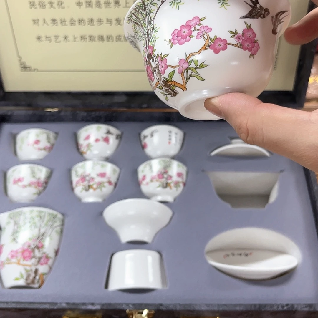 孤品茶具套装等。