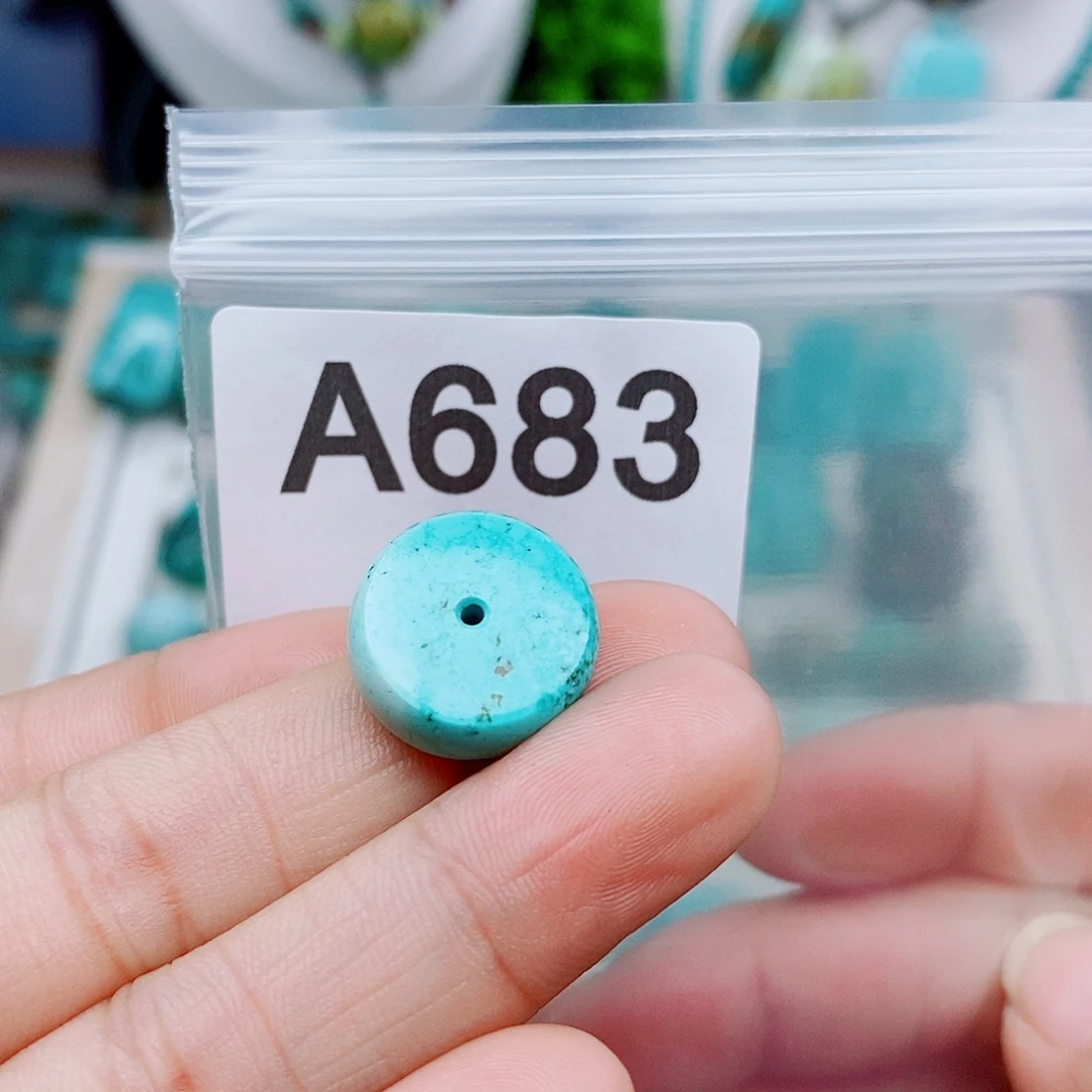 绿松石未镶嵌颈饰