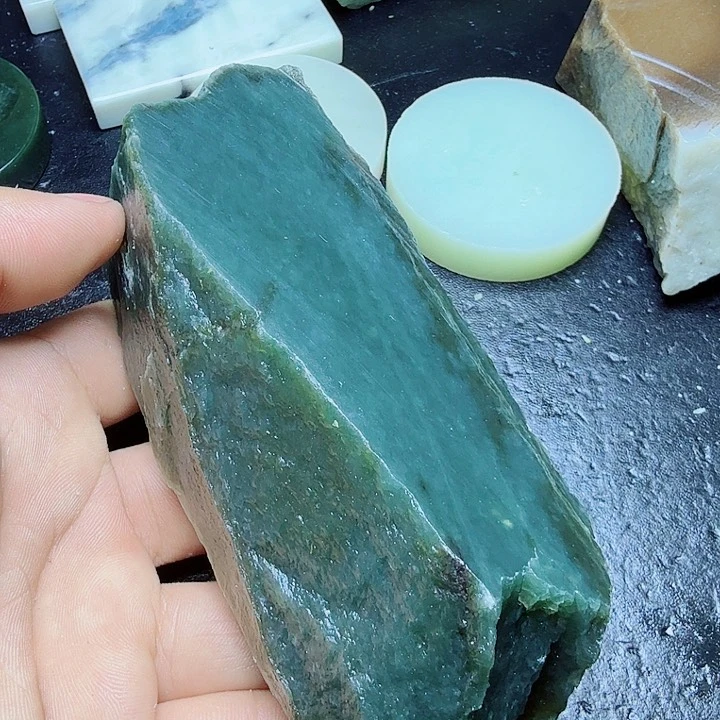 和田玉(糖玉)未镶嵌珠宝奇石