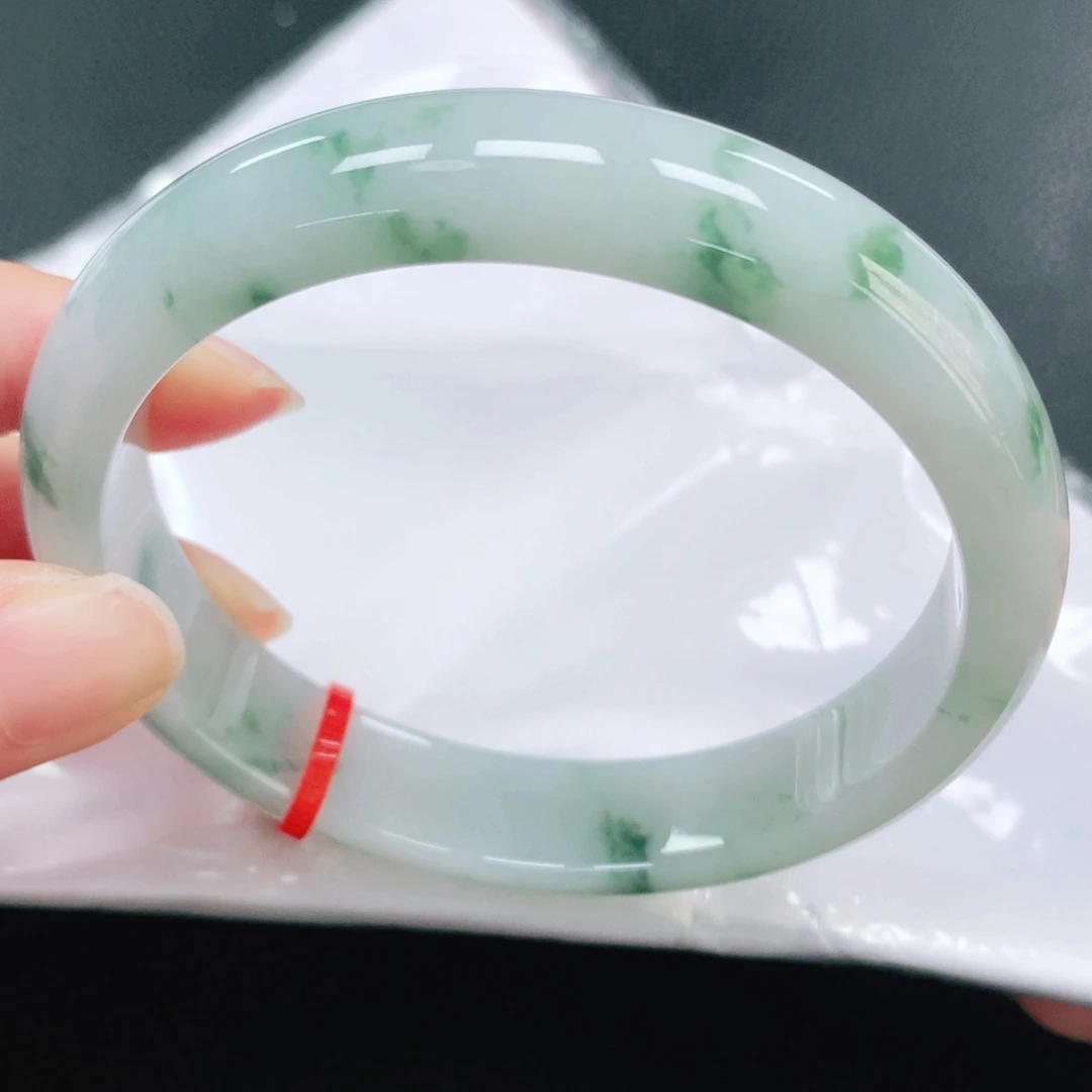 翡翠手镯未镶嵌63圈