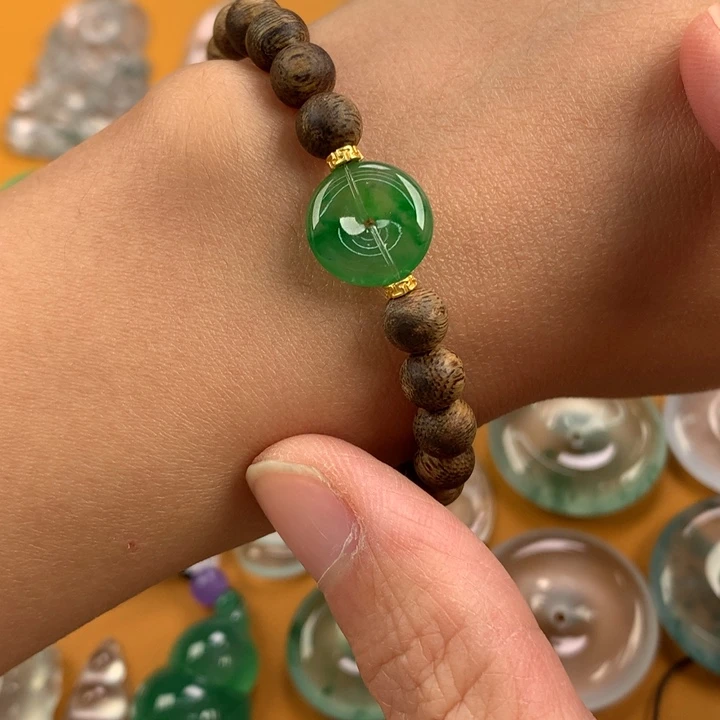 颈饰未镶嵌翡翠….