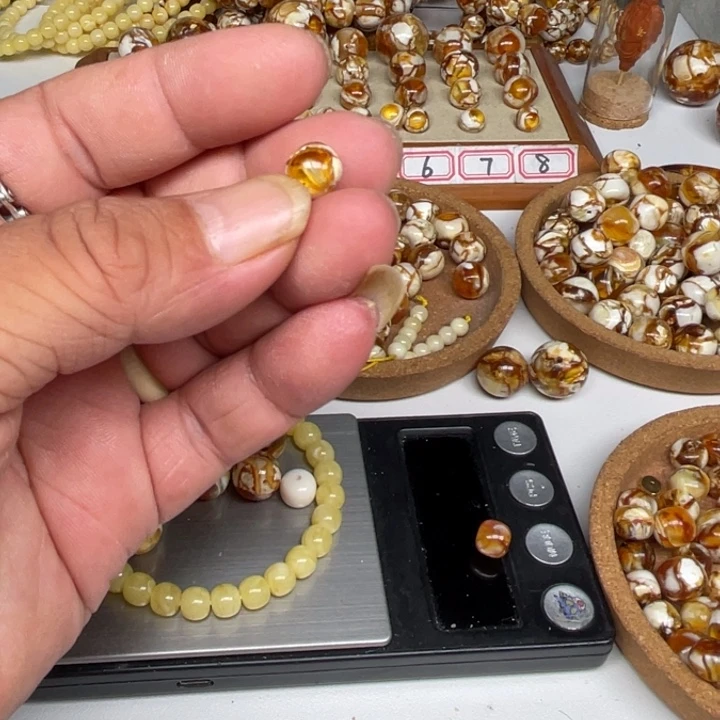 豹***哥未镶嵌琥珀裸石45号