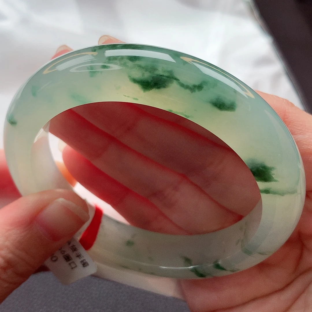 翡翠未镶嵌手镯56圈口 冰起光感飘绿花