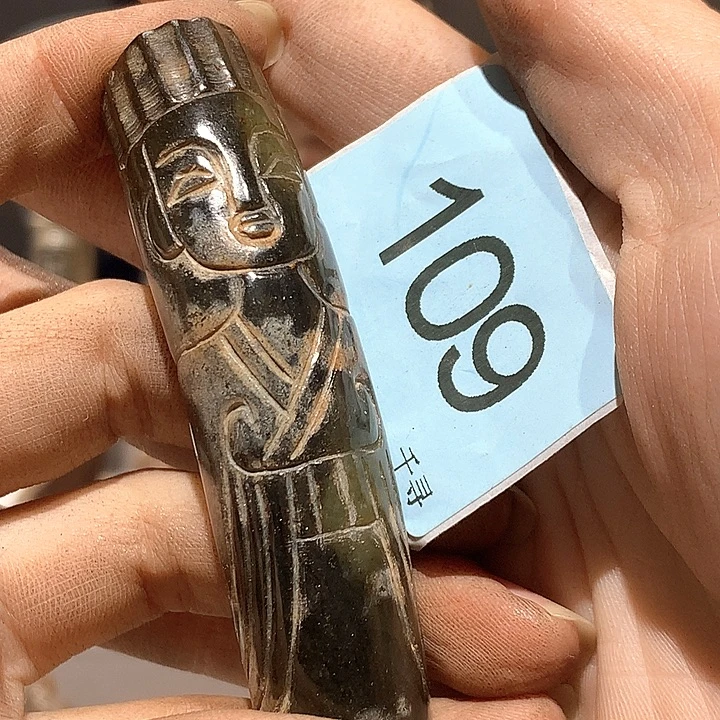 。***。和田玉未镶嵌挂件