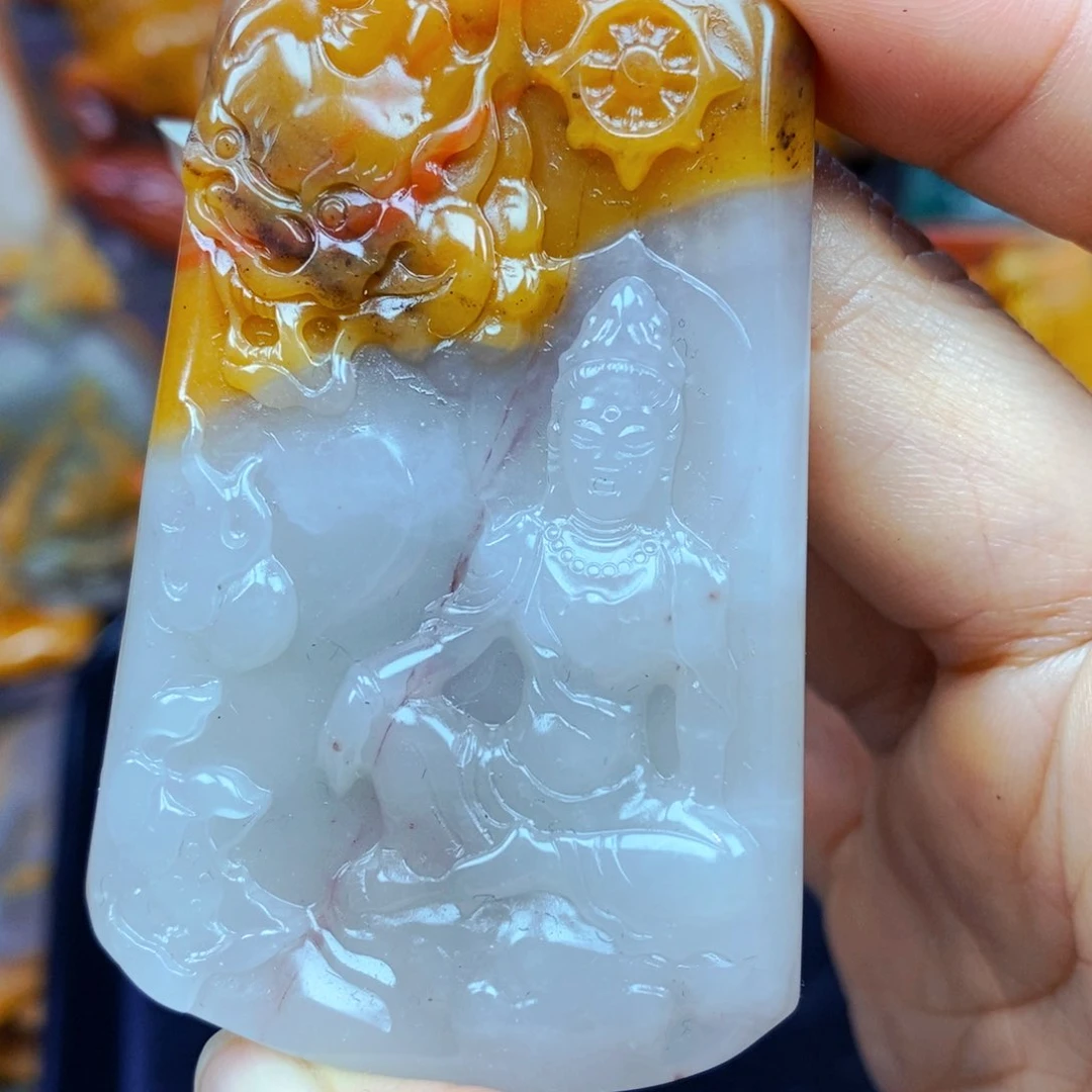 石英质玉（黄龙玉）未镶嵌颈饰