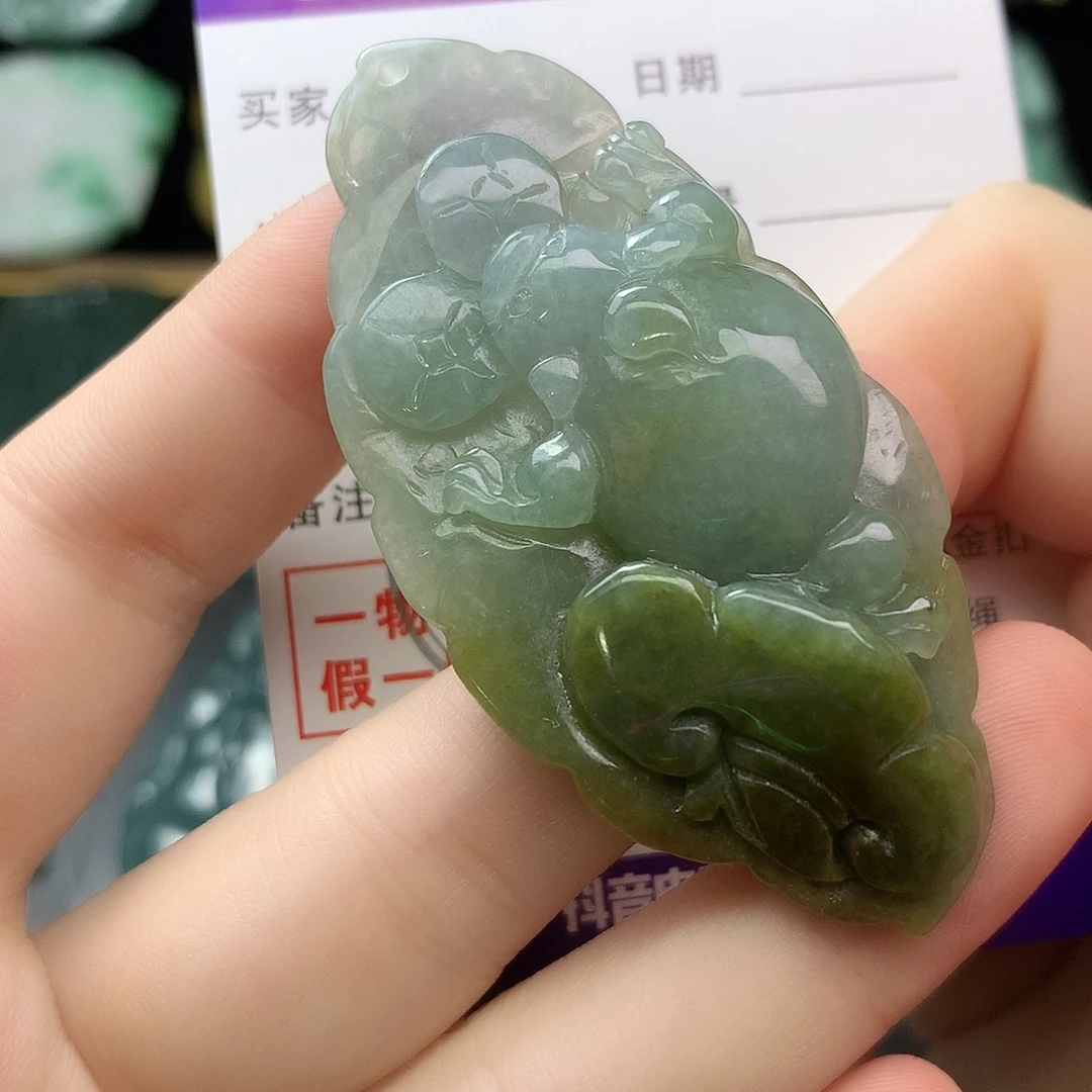 翡翠未镶嵌颈饰金蟾