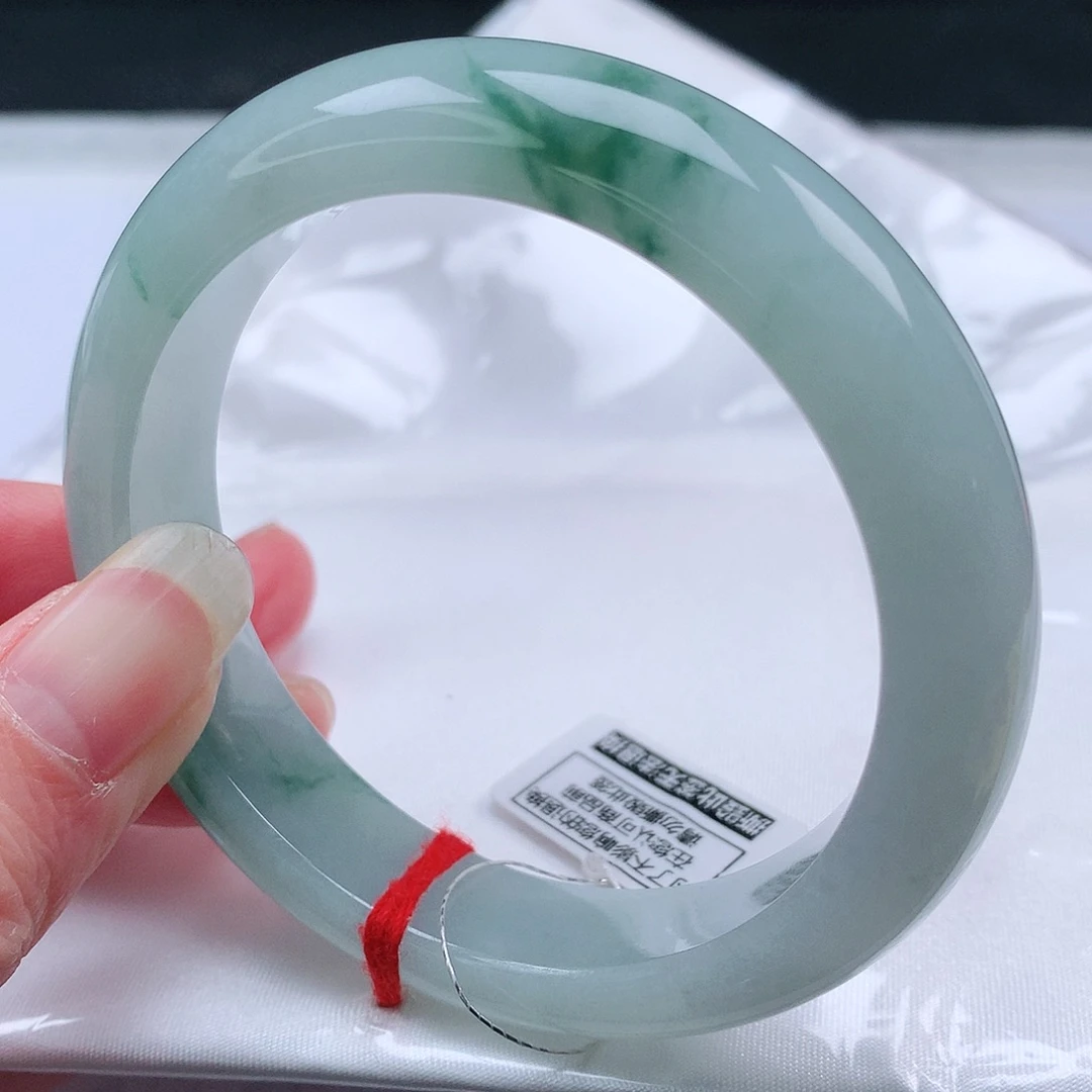 翡翠手镯未镶嵌55圈