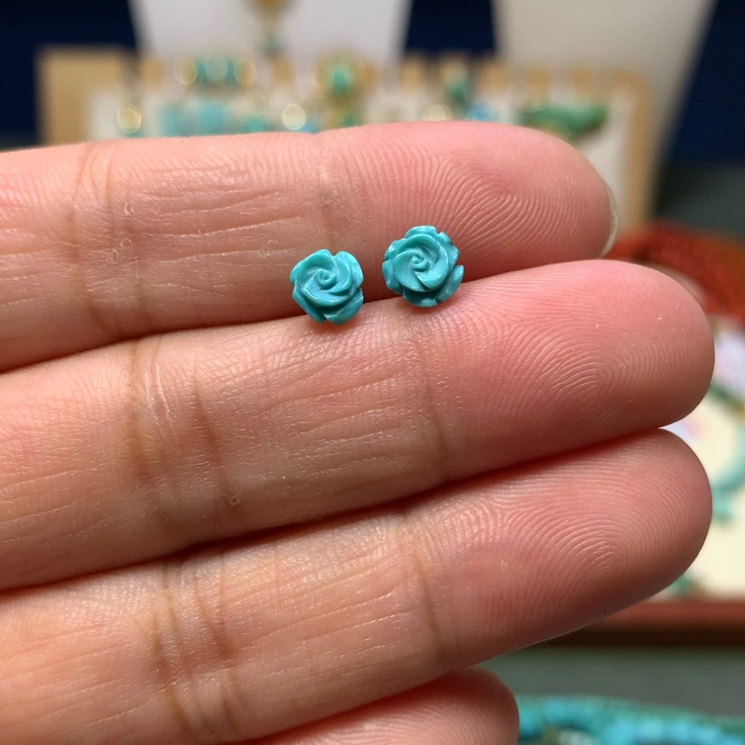 18K金镶嵌绿松石花耳钉
