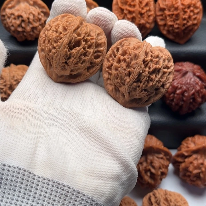 我***疼文玩核桃把件玉华宫