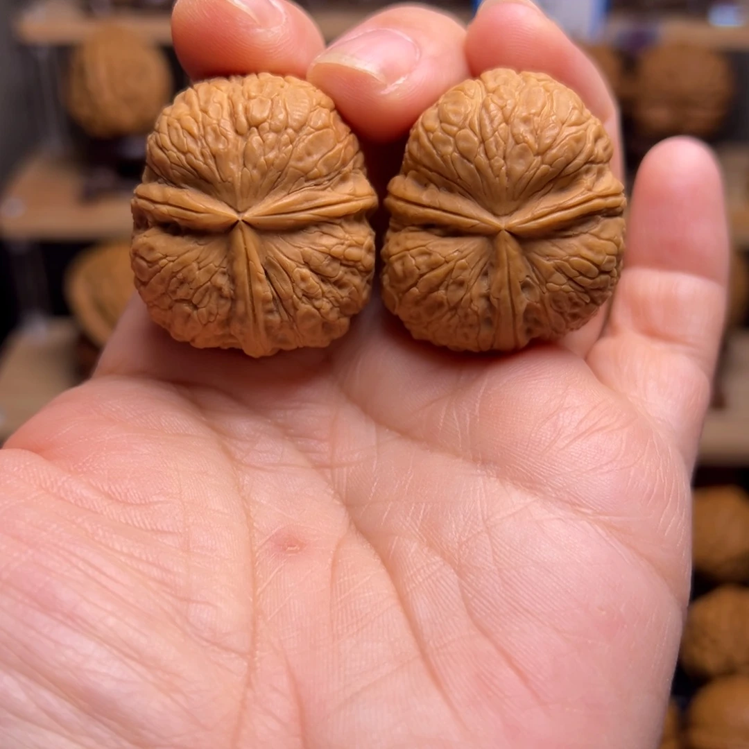 把件文玩核桃10w元宝三棱35尺