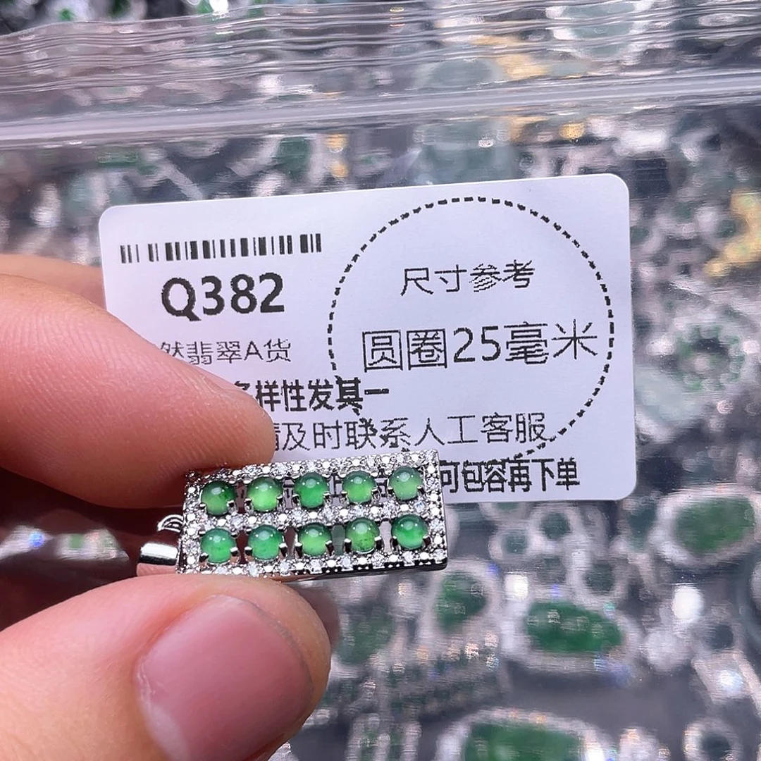 翡翠未镶嵌颈饰Q3820000