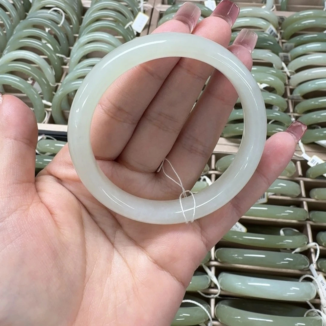 和田玉手镯未镶嵌爱****奶