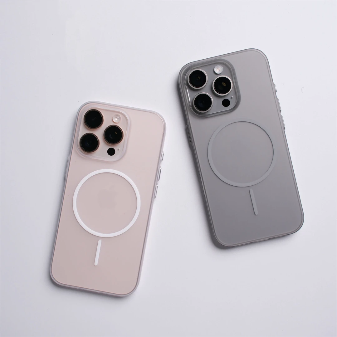 肤感磁吸硬壳适用苹果16promax手机壳简约半透iphone15/14/13防摔