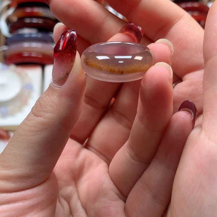 玛瑙/玉髓手镯未镶嵌耕***获