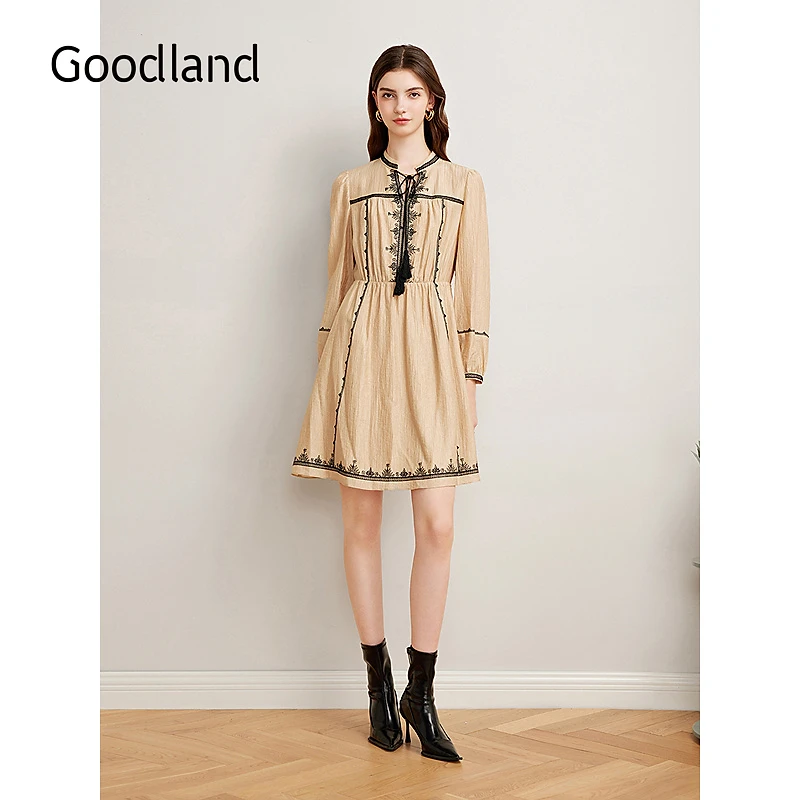 Goodland美地女装2025春季新款法式刺绣收腰连衣裙短款
