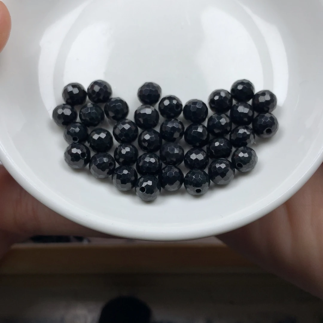 翡翠颈饰未镶嵌爆闪蹦迪珠。卡6。35颗