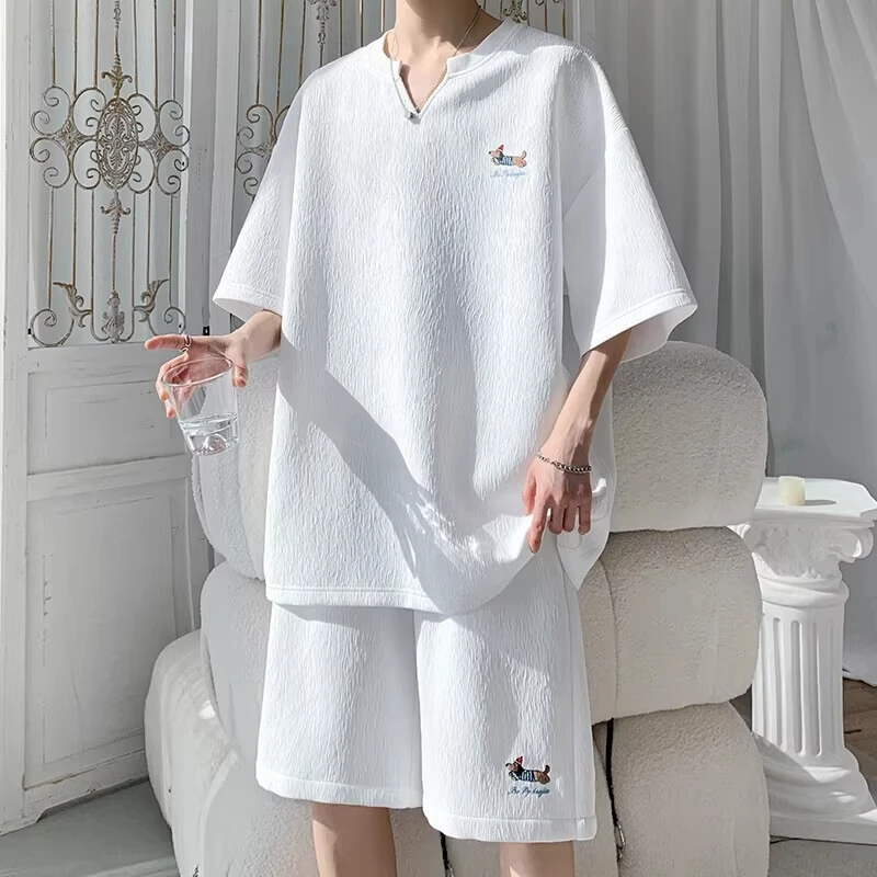 轻奢痞帅男装刺绣V领冰丝套装男夏季美式宽松休闲短袖短裤两件套