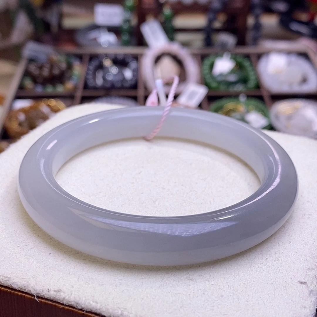 颈饰未镶嵌和田玉精品57.3烟紫老矿料冰底仙紫手镯