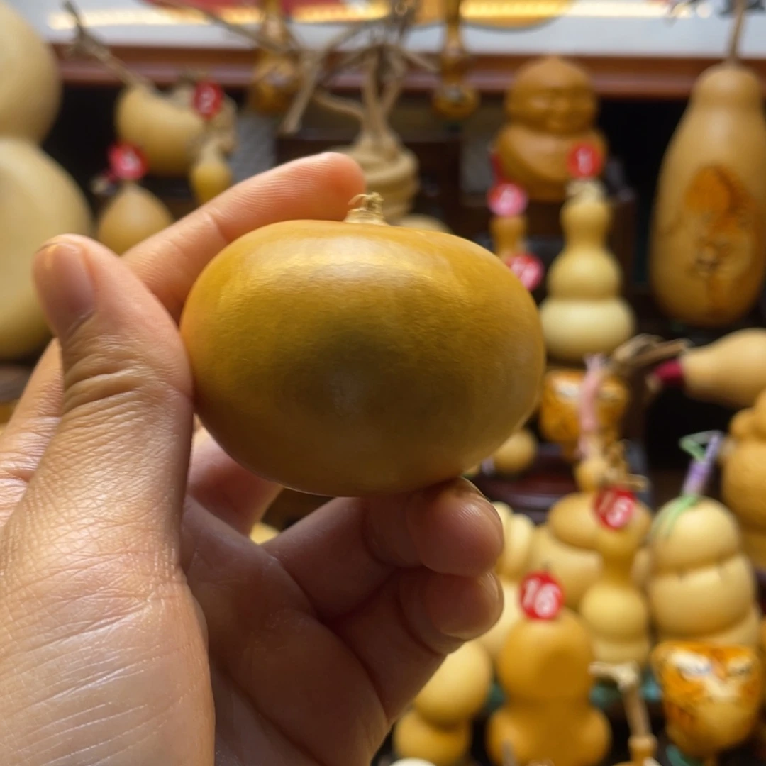 ?**儿葫芦等多种颜色的花鸟画作品在