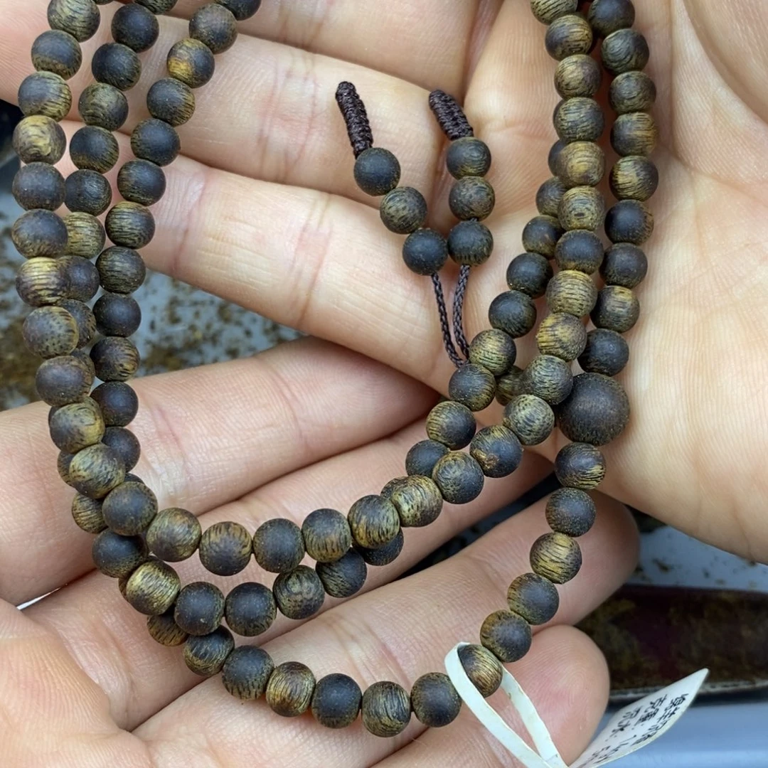 樱***桃沉香手串沉水级：绿奇楠:油叶子5.8mm14.5克