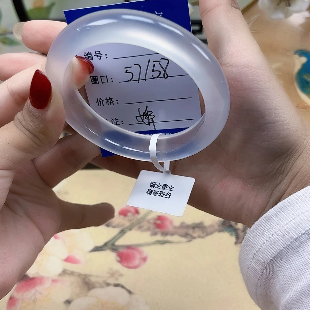 香***主石英岩玉手镯未镶嵌