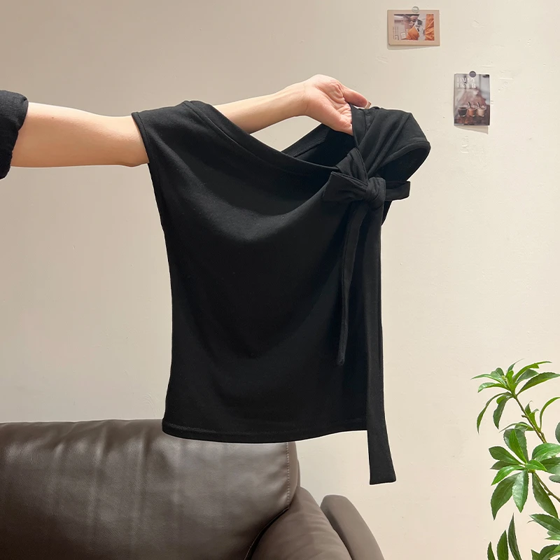 纯欲风显瘦黑色一字肩t恤女2025夏季新款设计感修身褶皱上衣