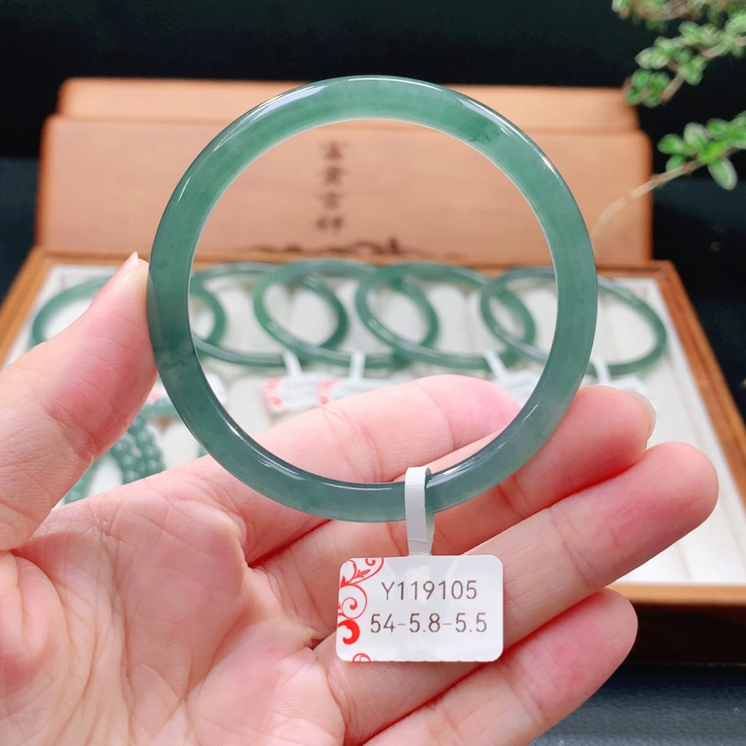 翡翠手镯（圆镯）未镶嵌