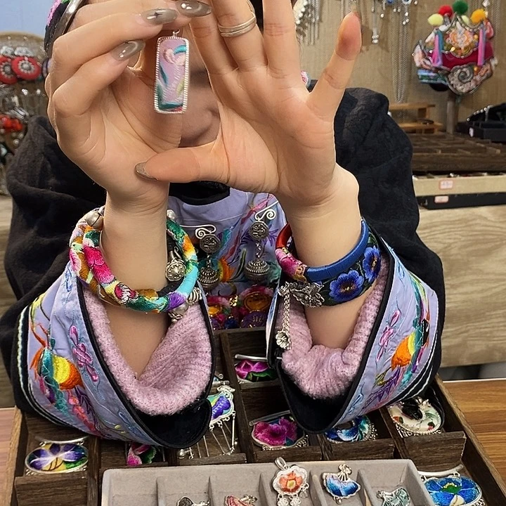 铁合金花岗石吊坠