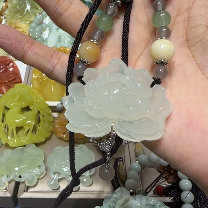 蛇纹石玉吊坠未镶嵌