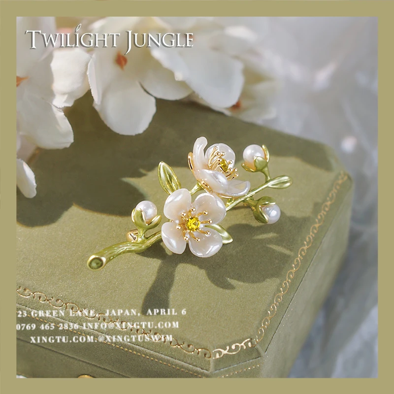 合金胸针 生日礼物送闺蜜姐妹朋友同学胸针配饰白色胸花生日礼物