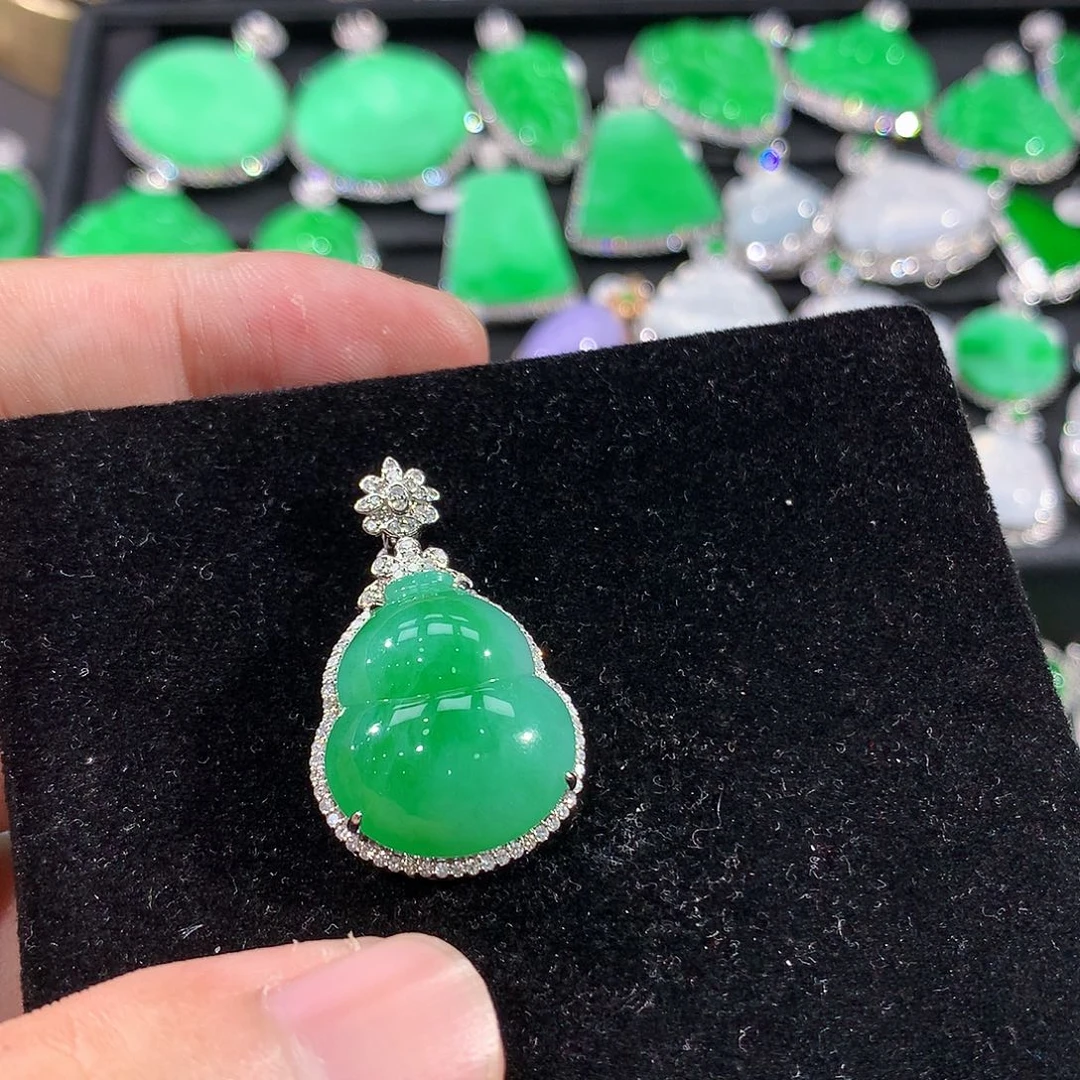 翡翠18K金镶嵌颈饰