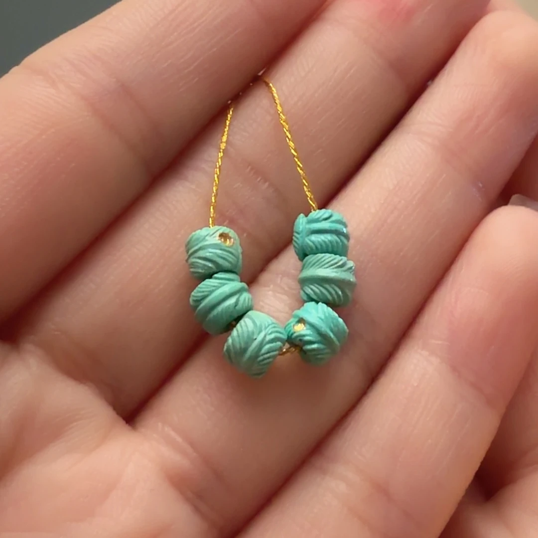 绿松石未镶嵌颈饰