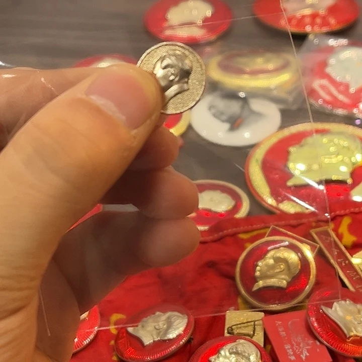 O***℡像章一一一高贵轻透