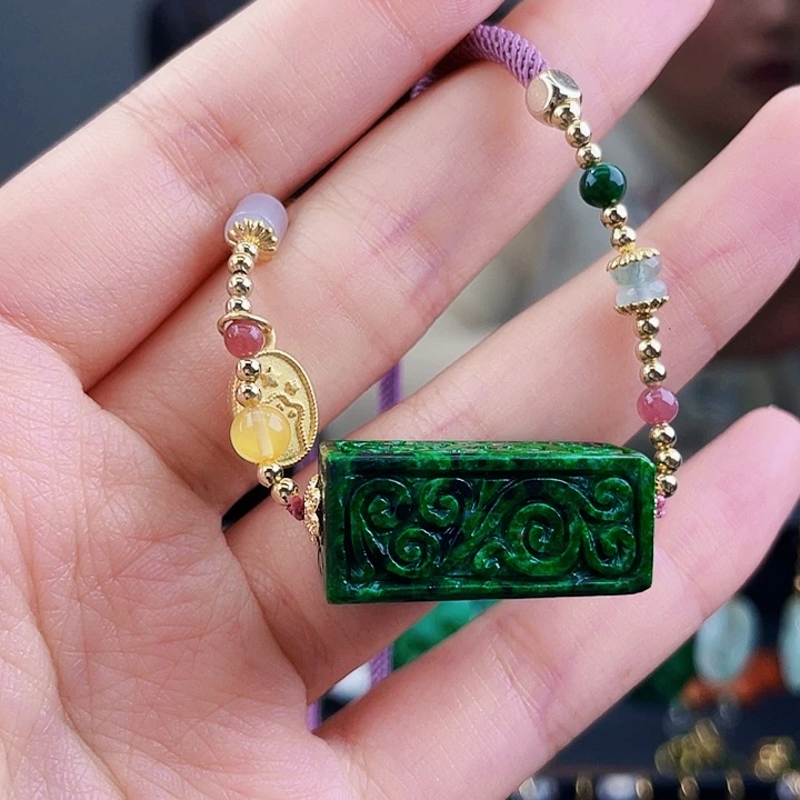 翡翠颈饰未镶嵌饰品