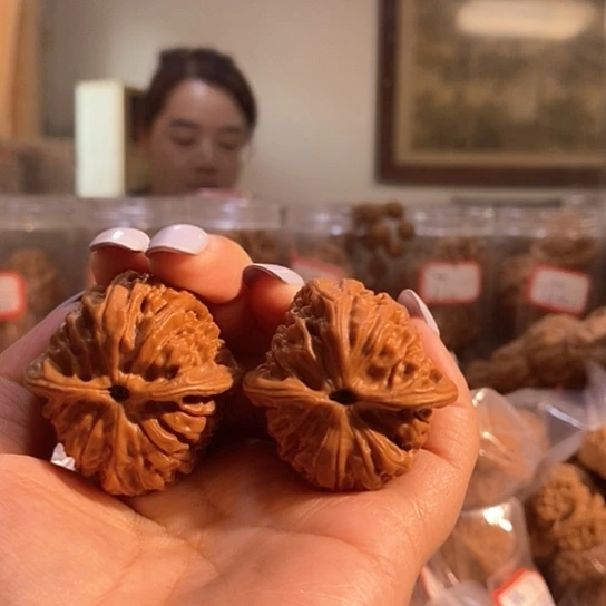 文玩核桃吊坠W****e39凤凰台有修打底了