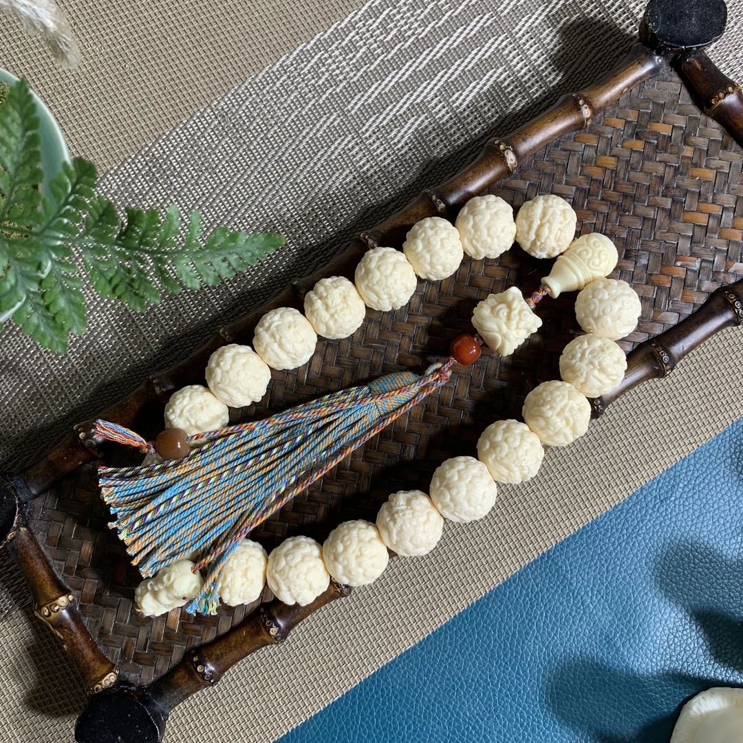 霸王貔貅手持千里江山菩提果象牙果文玩雕刻