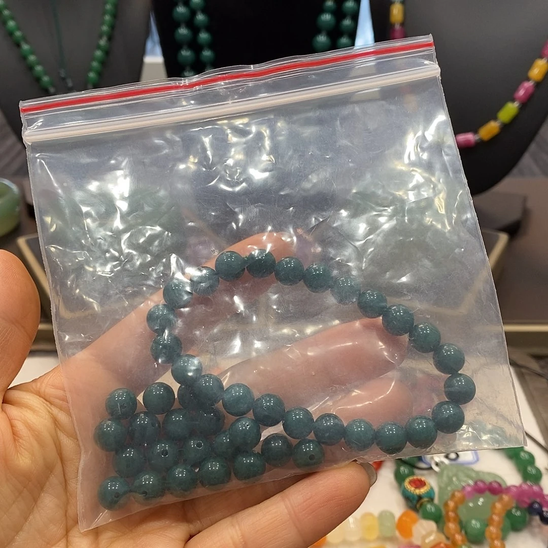 李***娘石英质玉未镶嵌颈饰