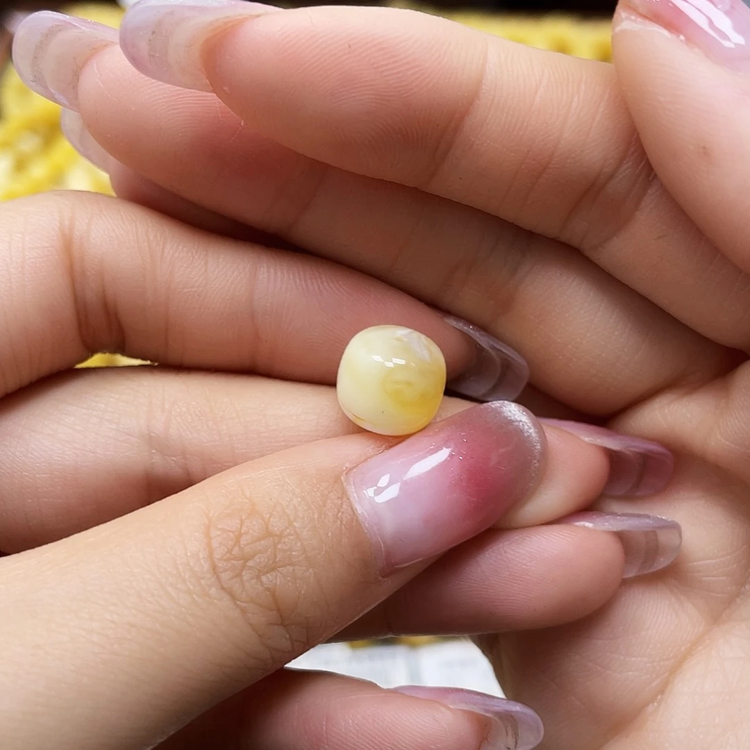 蜜蜡裸石未镶嵌老型10.1✖️9.1mm瑕疵福利